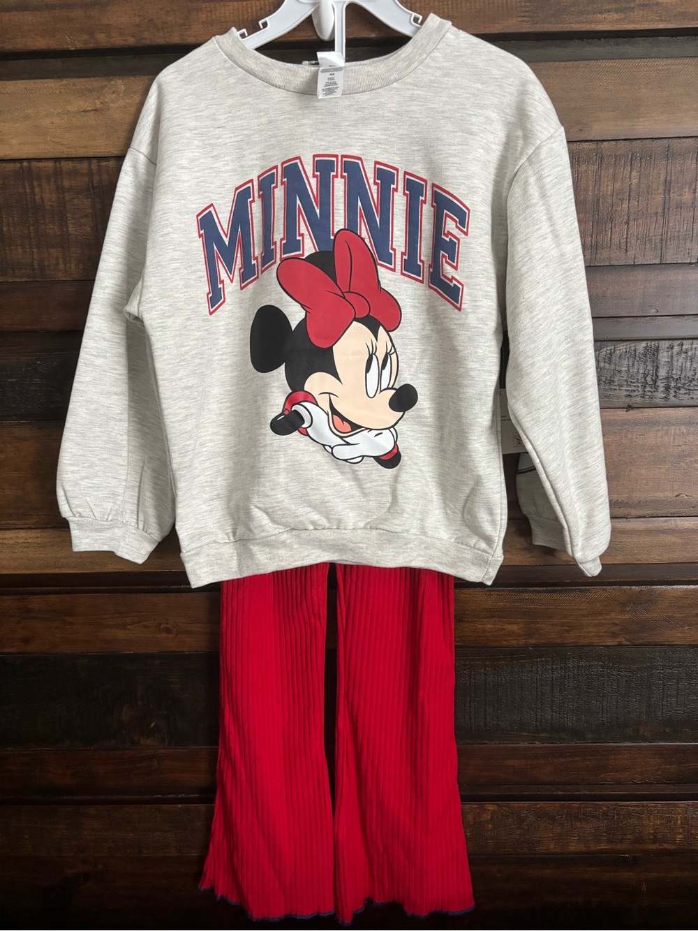 ♥️NWT Disney Minnie Girls Heather Gray Pullover & Red Pants Set♥️